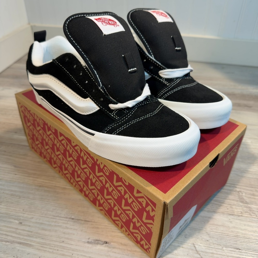 VANS Knu Skool Sz 7.5 Skate Shoes VN0009QC6BT LOW TOP Sneakers Black True White